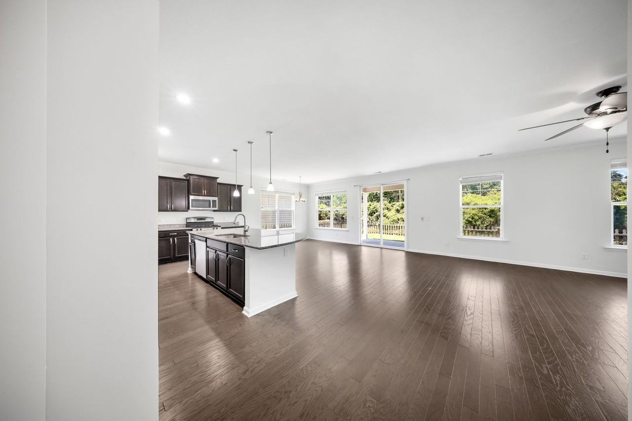 7 Kings Cross Ct - Photo 4 of 37