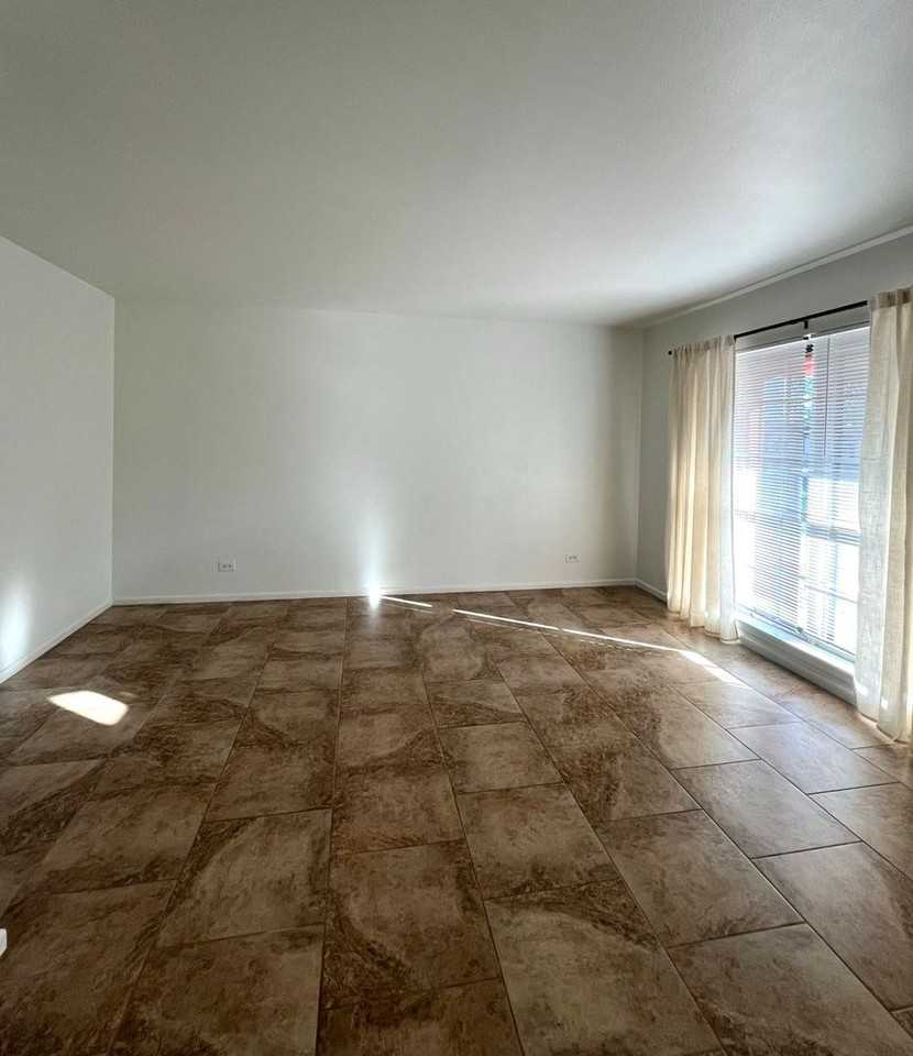 136 Valley Oak Dr - Photo 3 of 15
