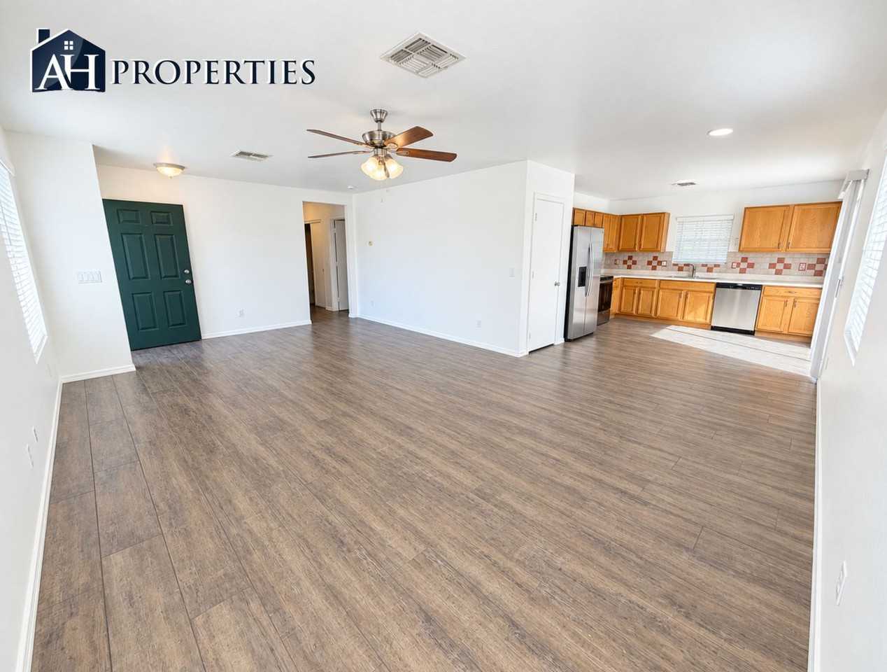16723 N 113th Ln - Photo 4 of 34