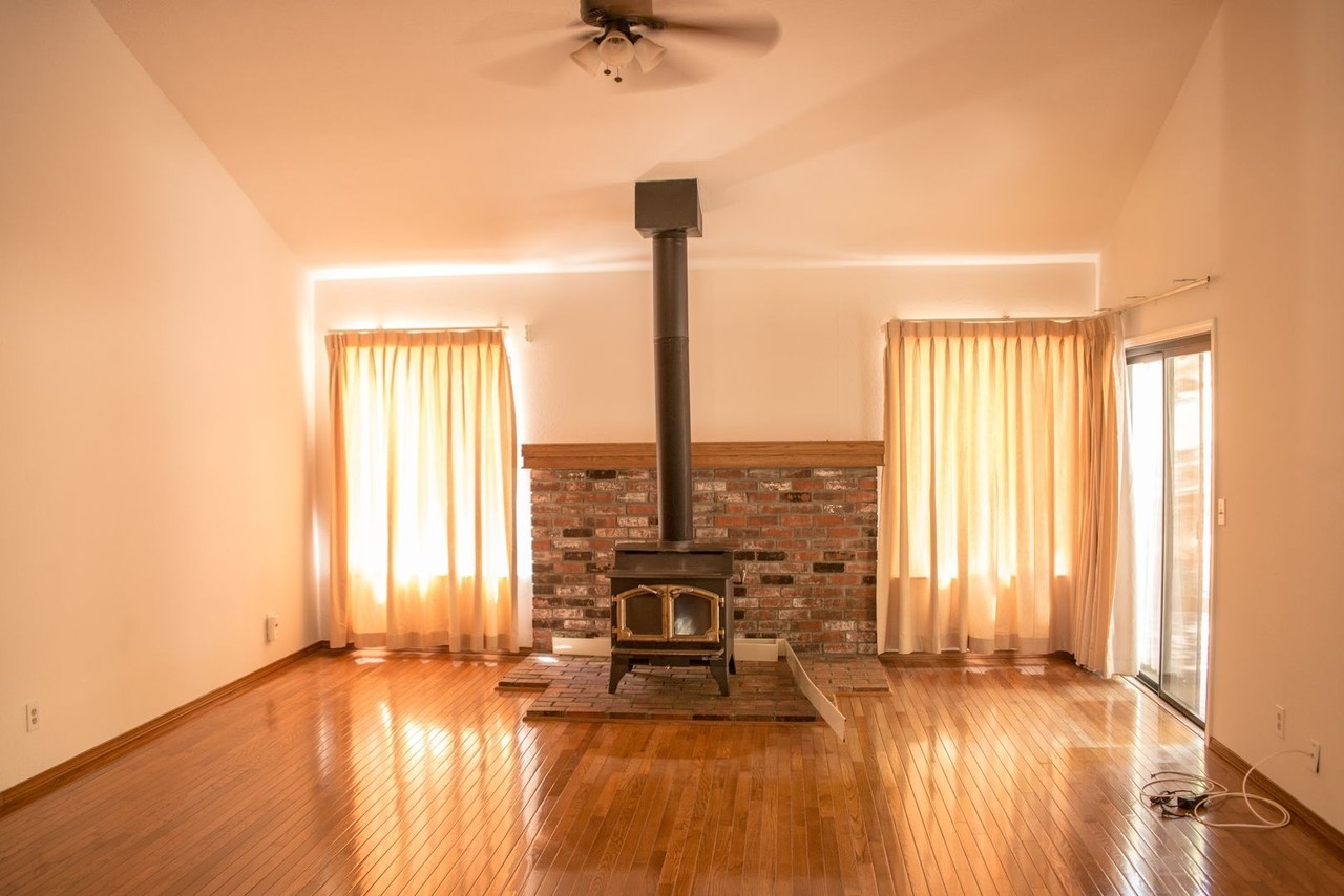 16320 Loretta Ln - Photo 2 of 19
