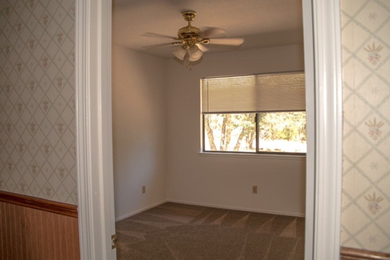 16320 Loretta Ln - Photo 7 of 19