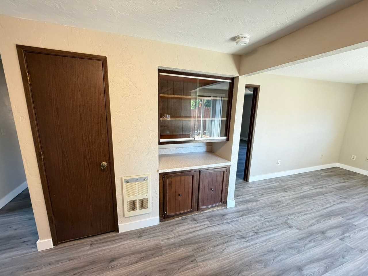 305 S 9th St - Photo 3 of 30