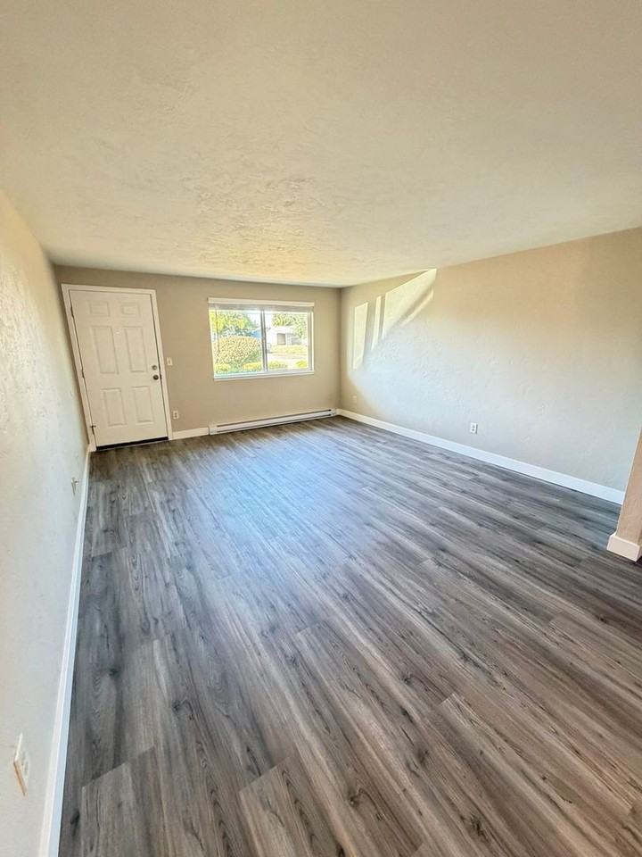305 S 9th St - Photo 5 of 30
