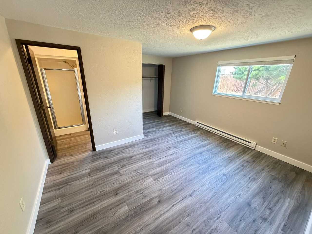 305 S 9th St - Photo 7 of 30
