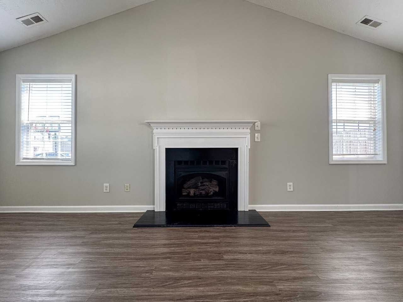 1502 Bridgeton Way - Photo 5 of 23