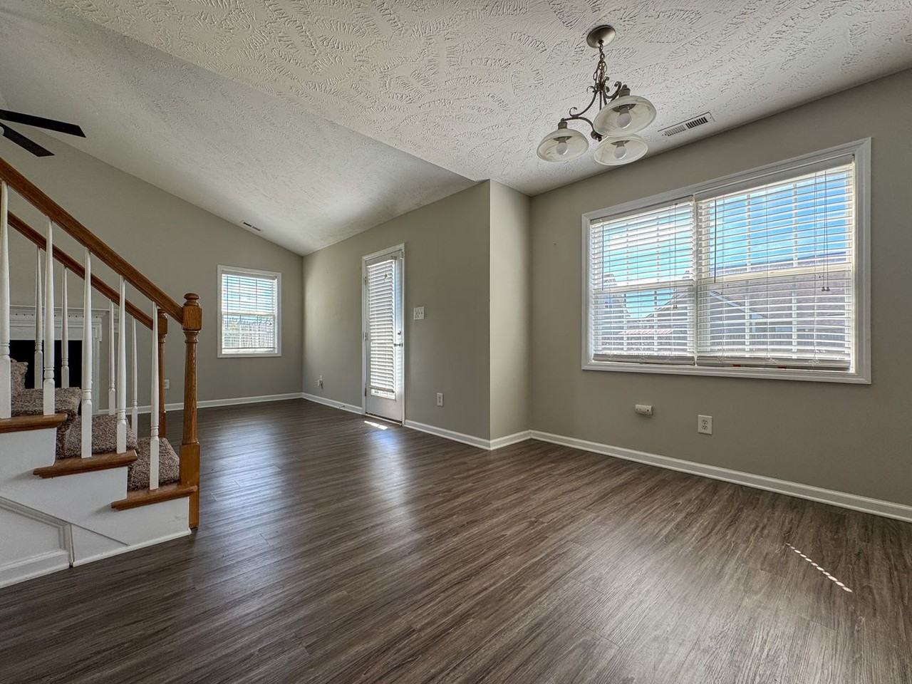 1502 Bridgeton Way - Photo 6 of 23