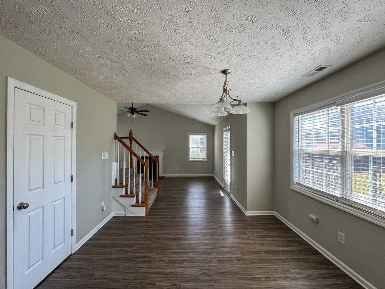 1502 Bridgeton Way - Photo 7 of 23