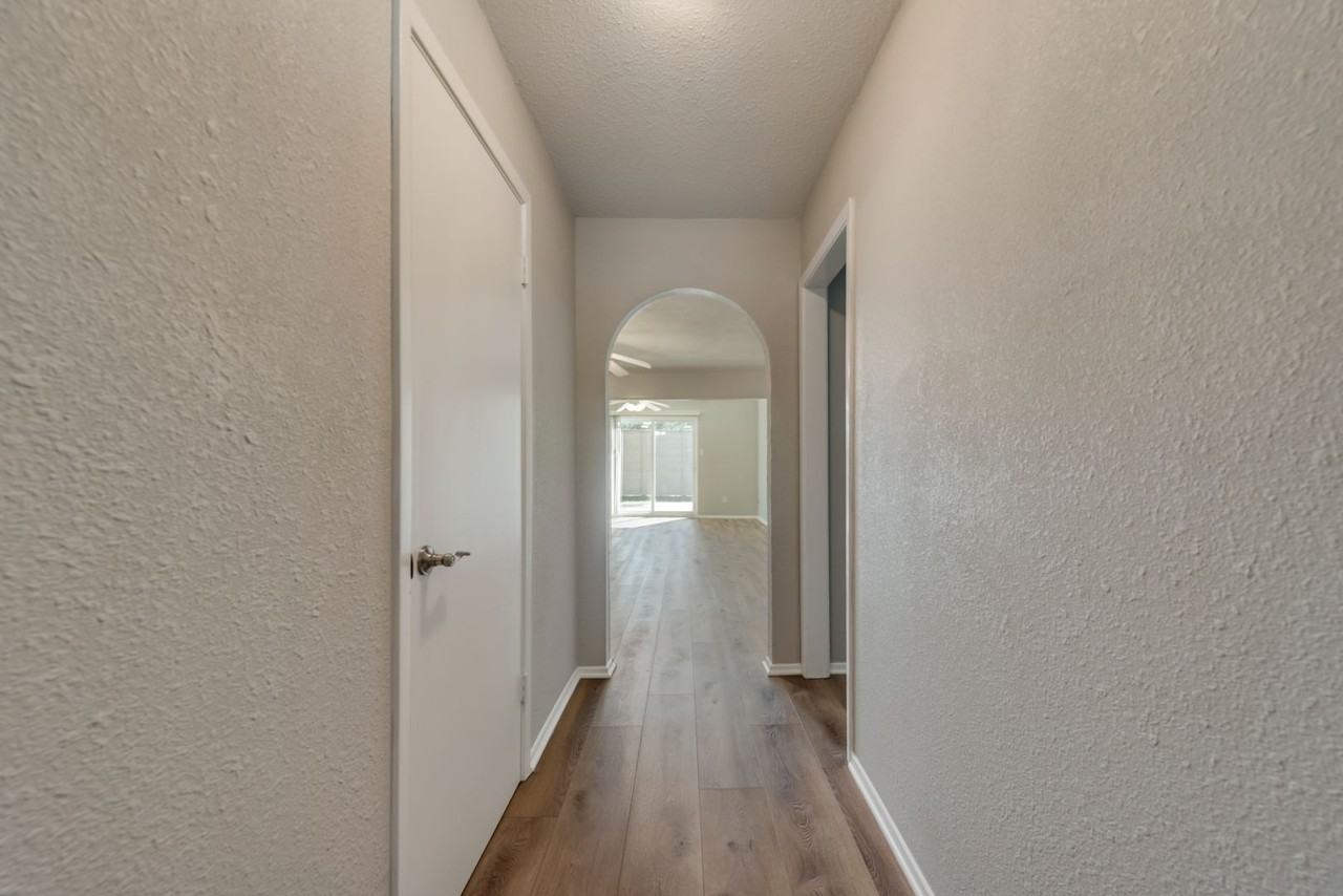 432 Pearl St - Photo 4 of 21