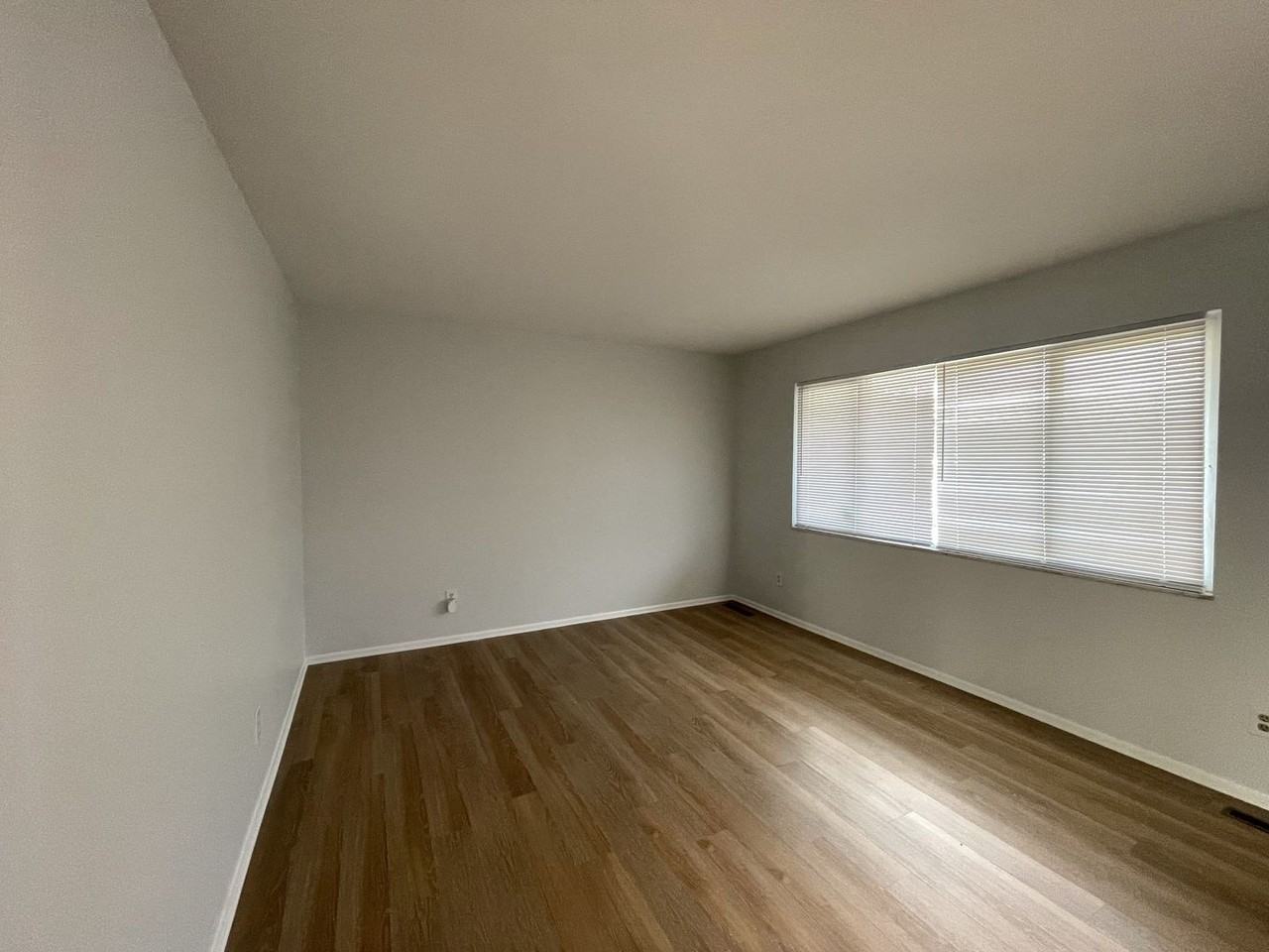 1700 Elaine Rd - Photo 3 of 23