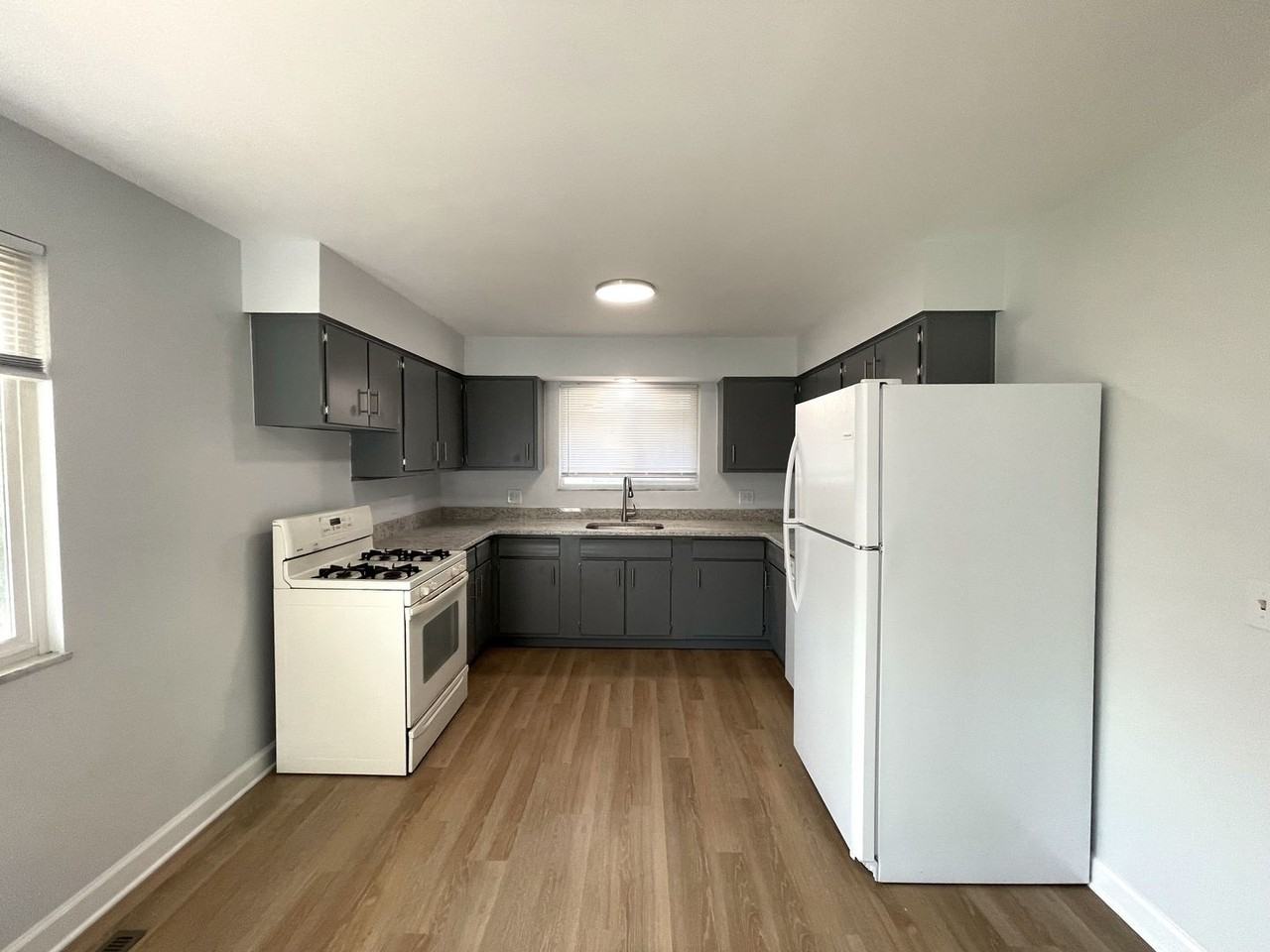 1700 Elaine Rd - Photo 6 of 23