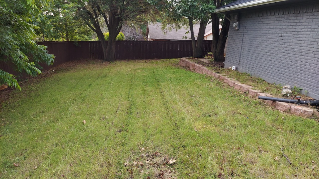 2202 Greenbriar Ct - Photo 2 of 22