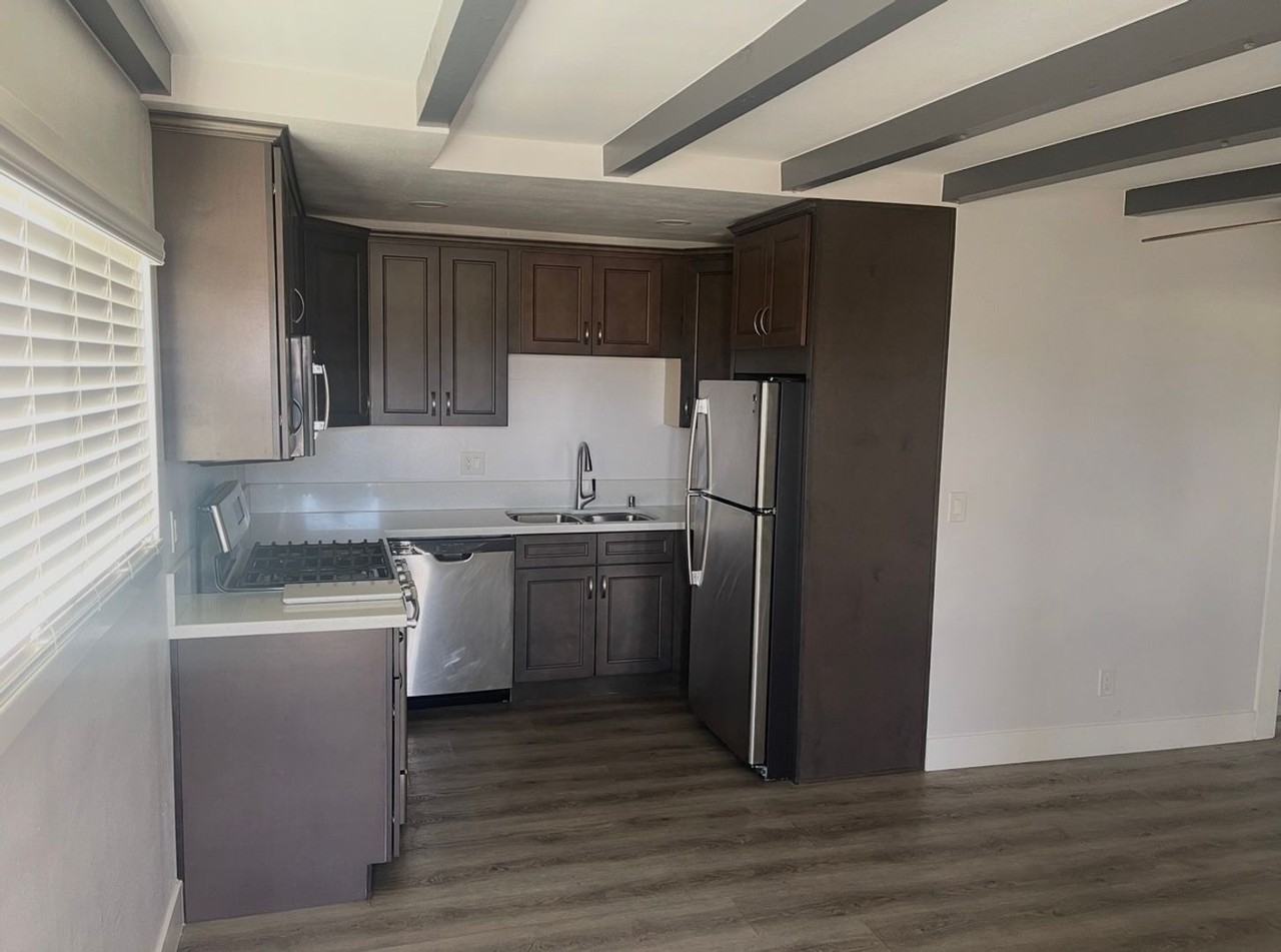 621 Florence St #B - Photo 6 of 10