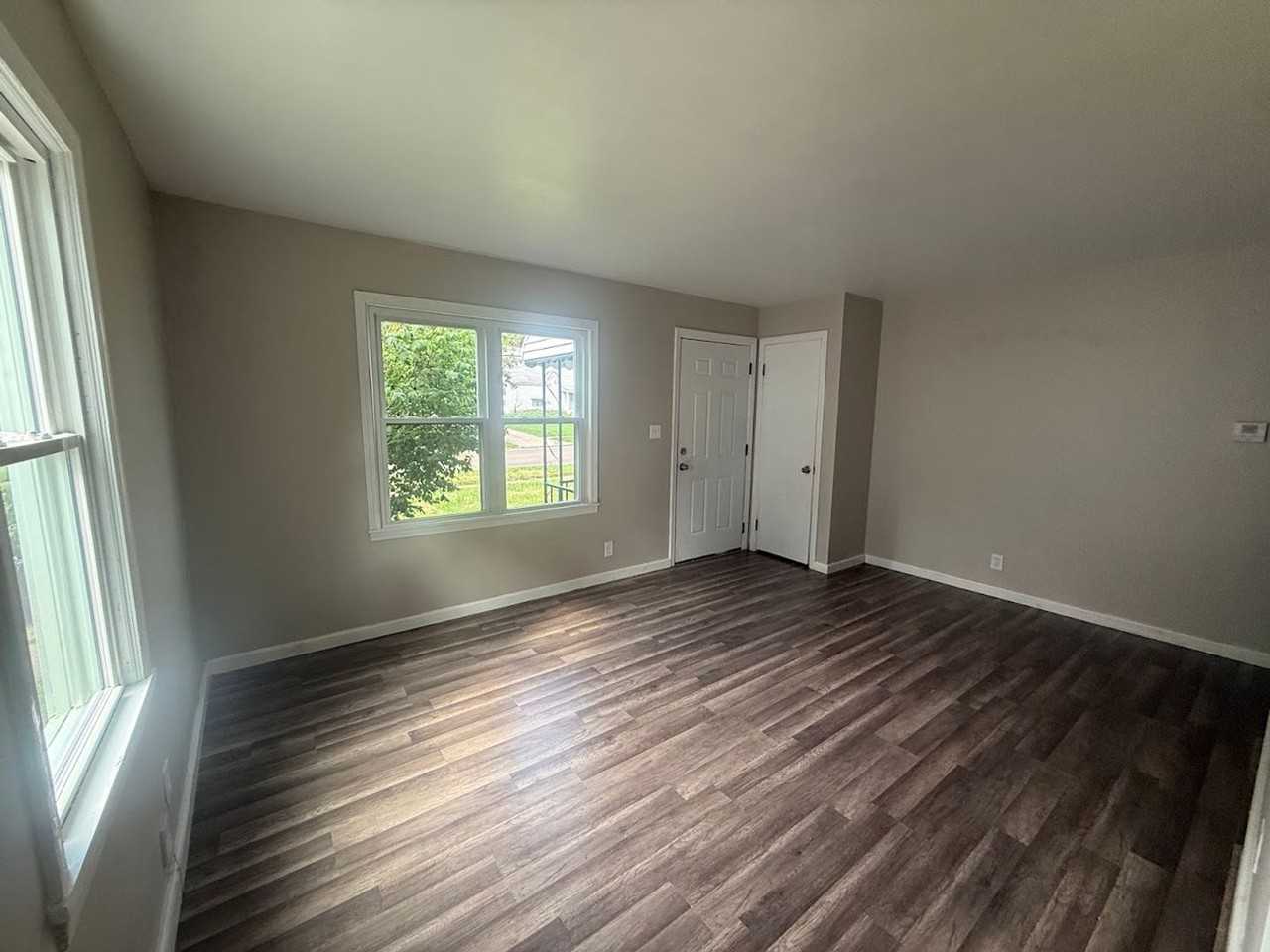 778 E Archwood Ave - Photo 2 of 13