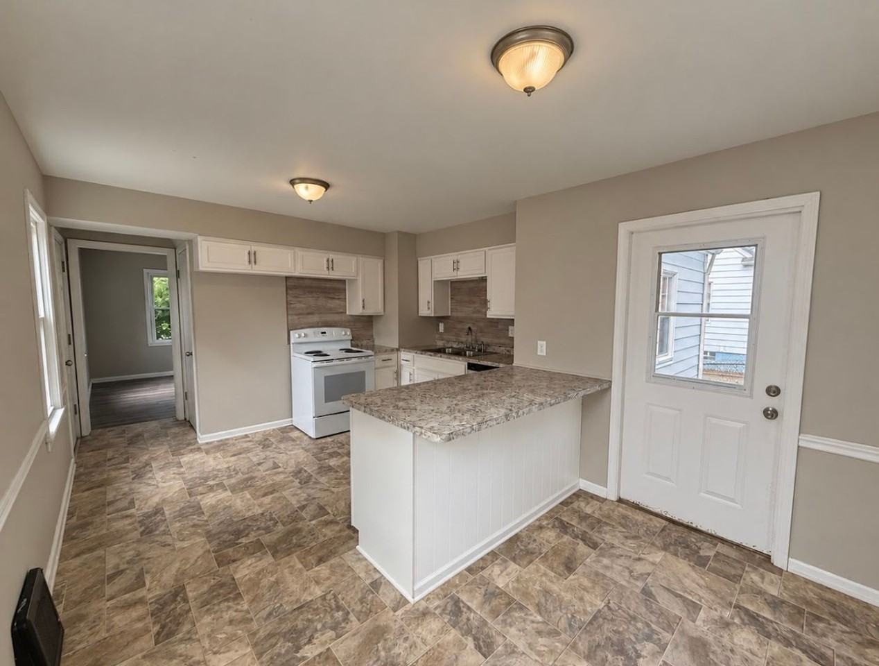 778 E Archwood Ave - Photo 3 of 13