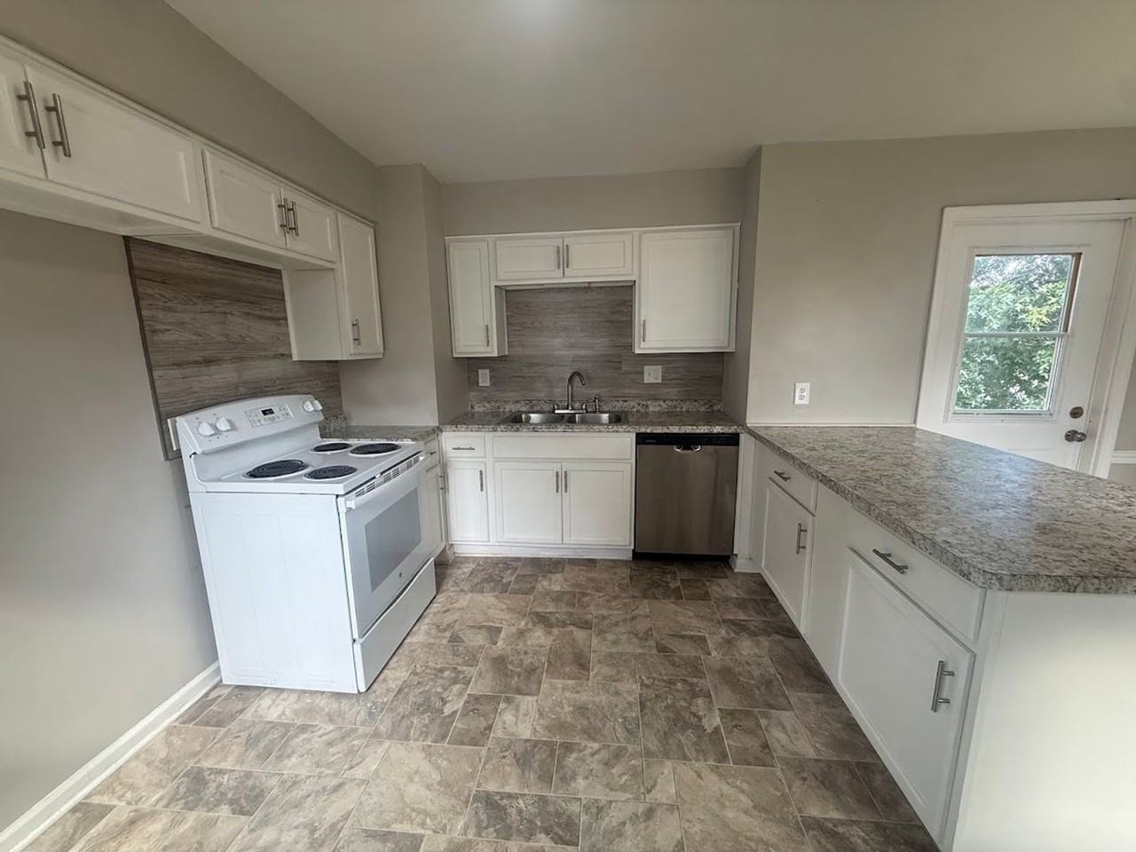 778 E Archwood Ave - Photo 4 of 13