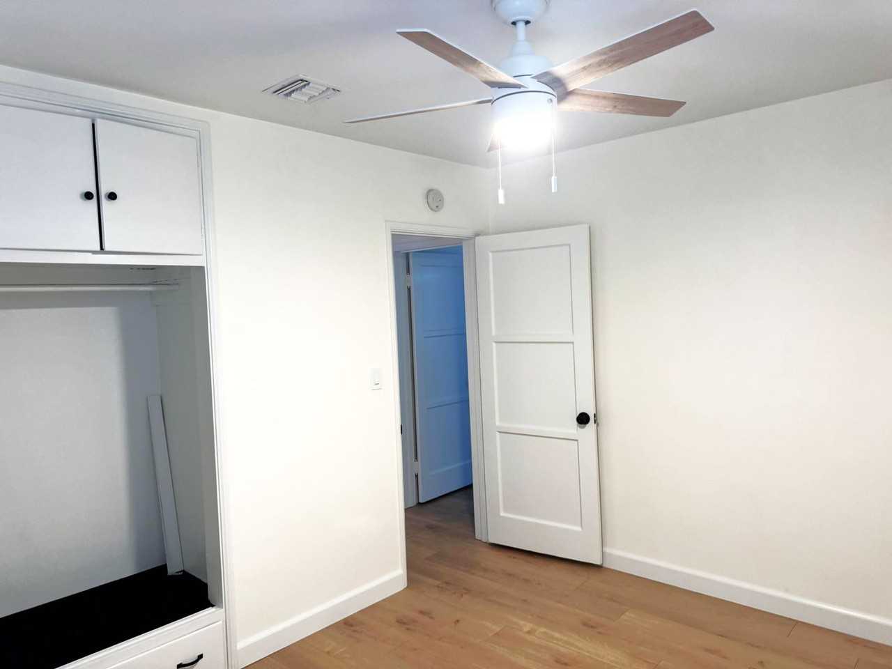 457 E Italia St - Photo 3 of 19