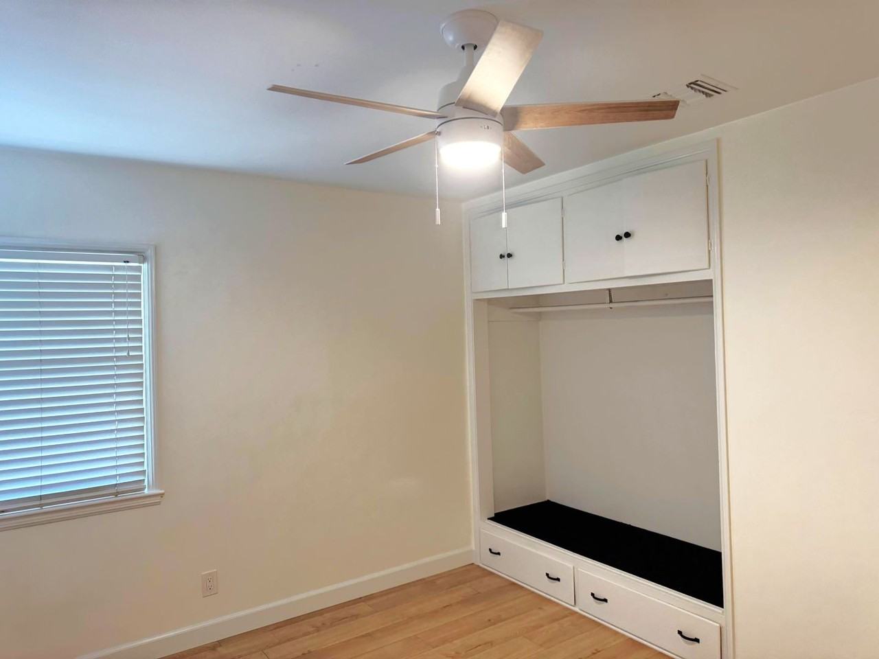 457 E Italia St - Photo 4 of 19