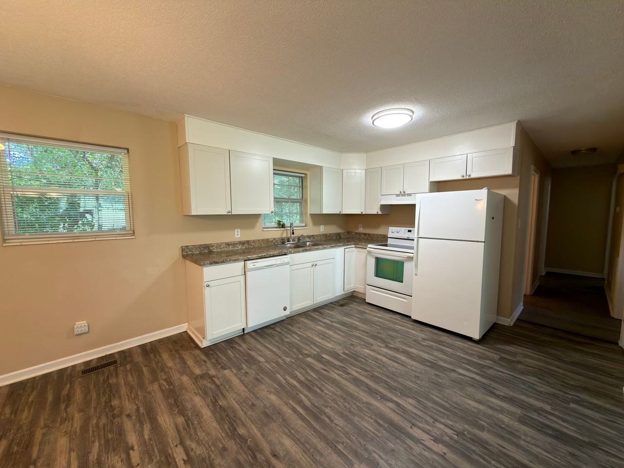 4740 Treemont Cir Ne - Photo 3 of 10