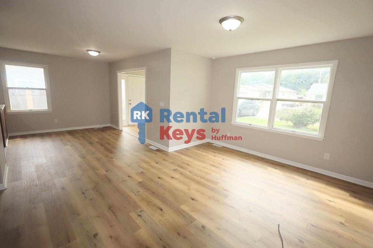 2122 Ravenswood Dr - Photo 2 of 21