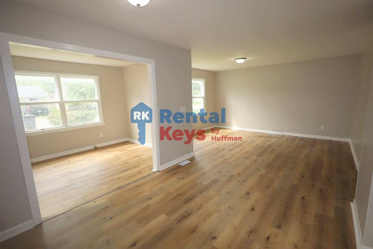2122 Ravenswood Dr - Photo 4 of 21
