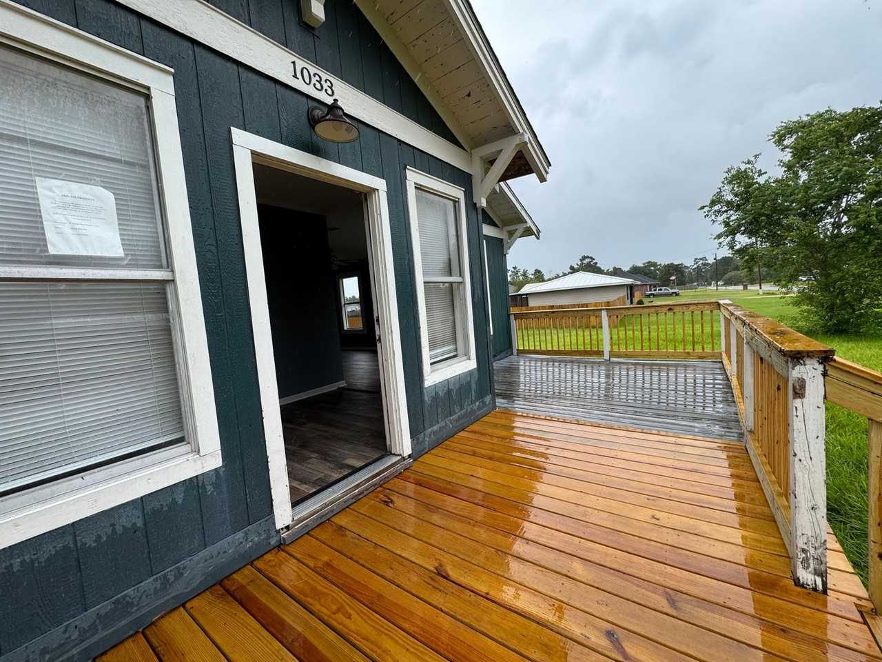 1033 Park Rd - Photo 2 of 17