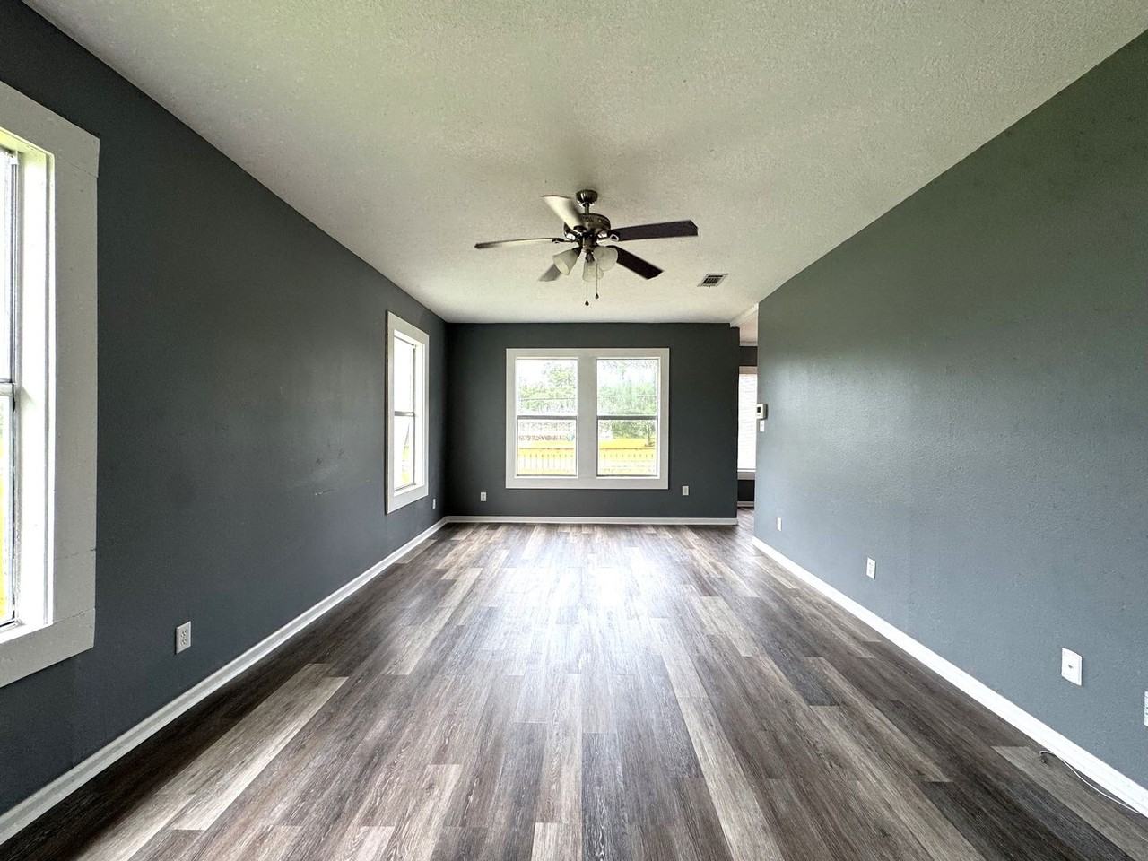 1033 Park Rd - Photo 3 of 17