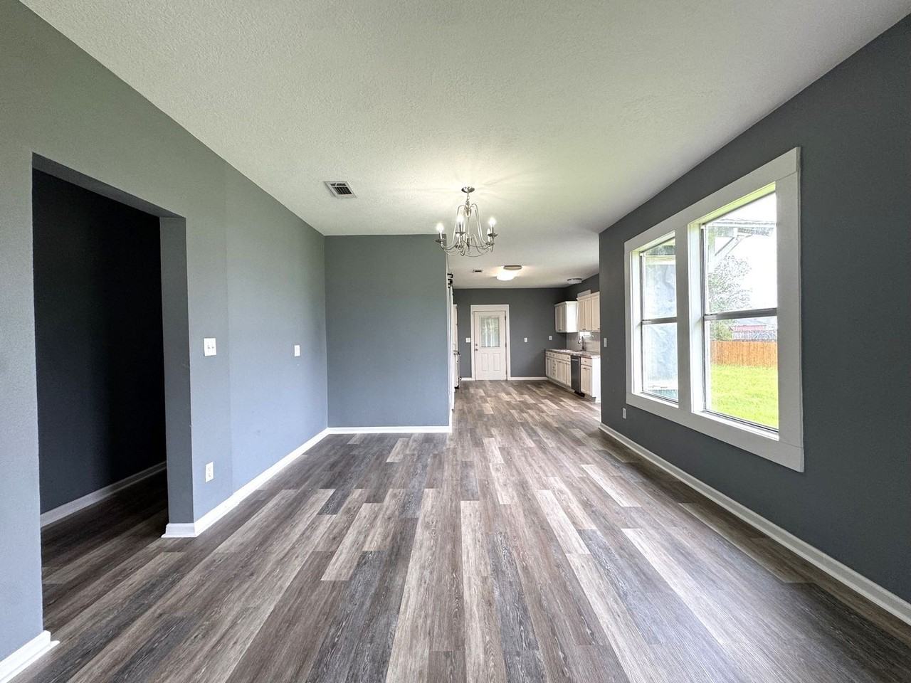 1033 Park Rd - Photo 4 of 17
