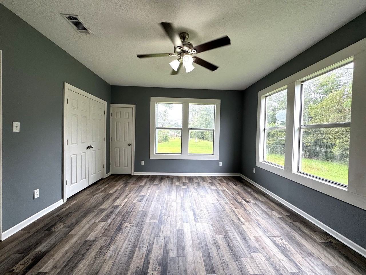1033 Park Rd - Photo 7 of 17