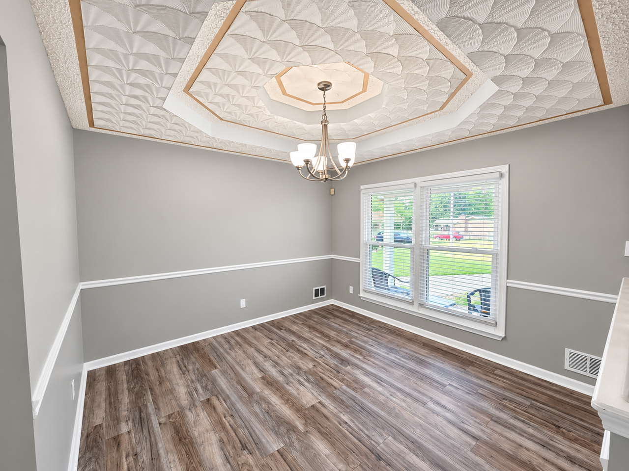 5501 Landcross Dr - Photo 2 of 19