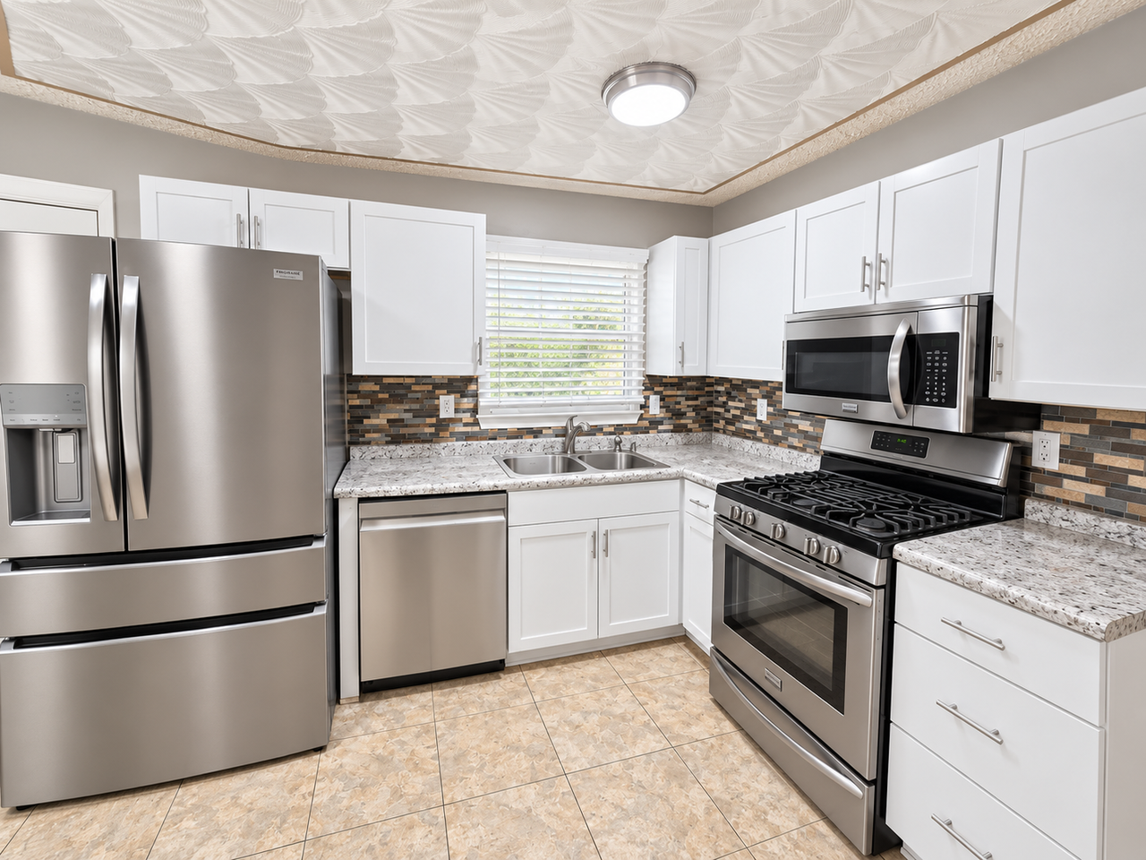 5501 Landcross Dr - Photo 4 of 19