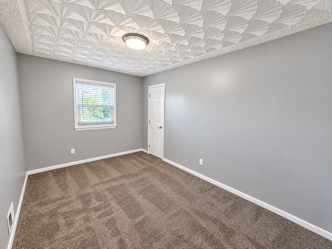 5501 Landcross Dr - Photo 7 of 19