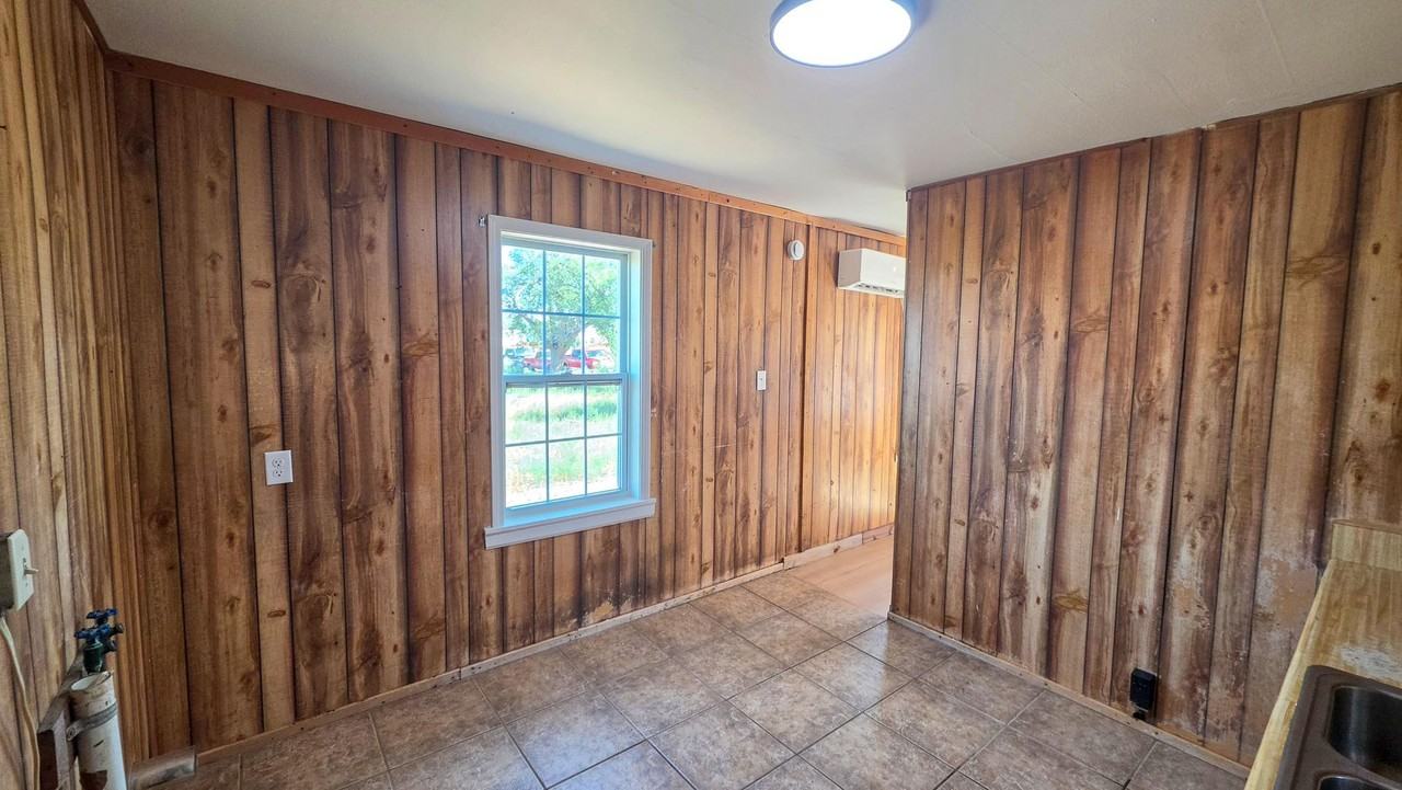 903 N Virginia St - Photo 4 of 10