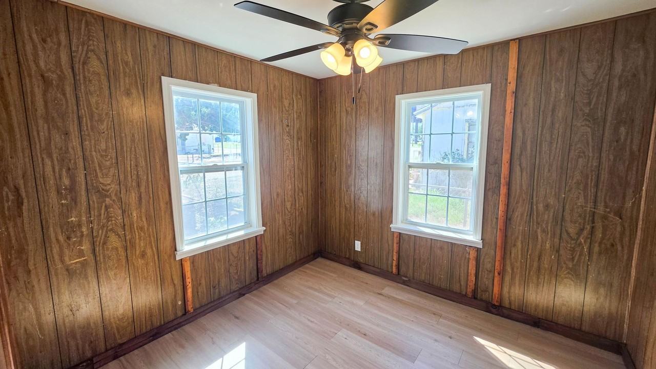 903 N Virginia St - Photo 5 of 10