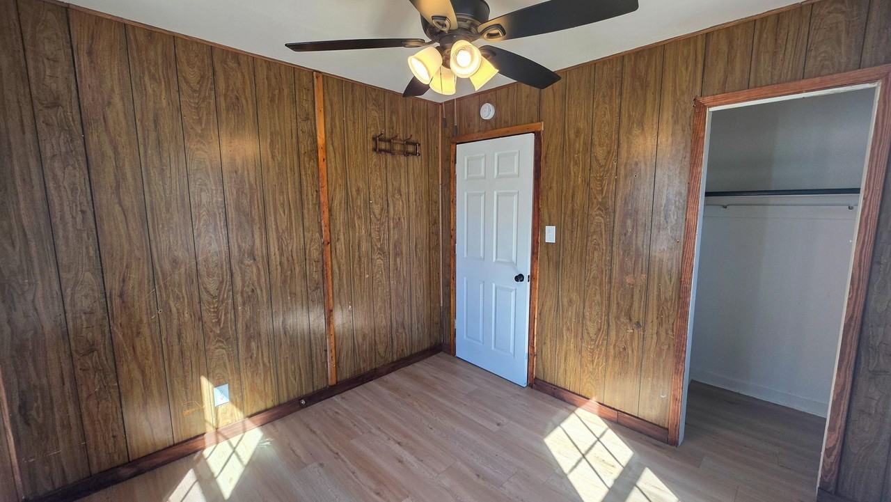 903 N Virginia St - Photo 6 of 10