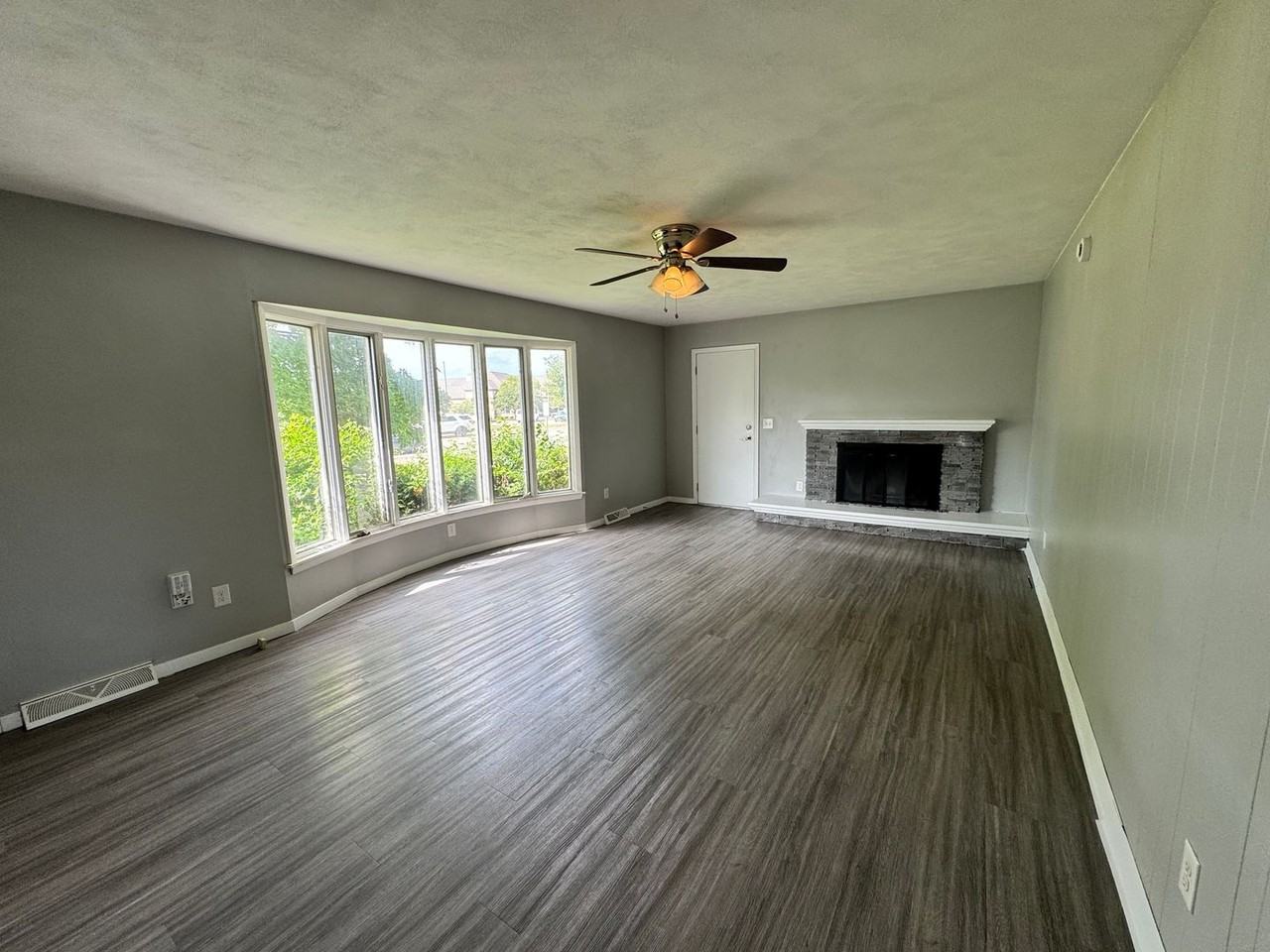 1359 W 53rd St - Photo 3 of 13