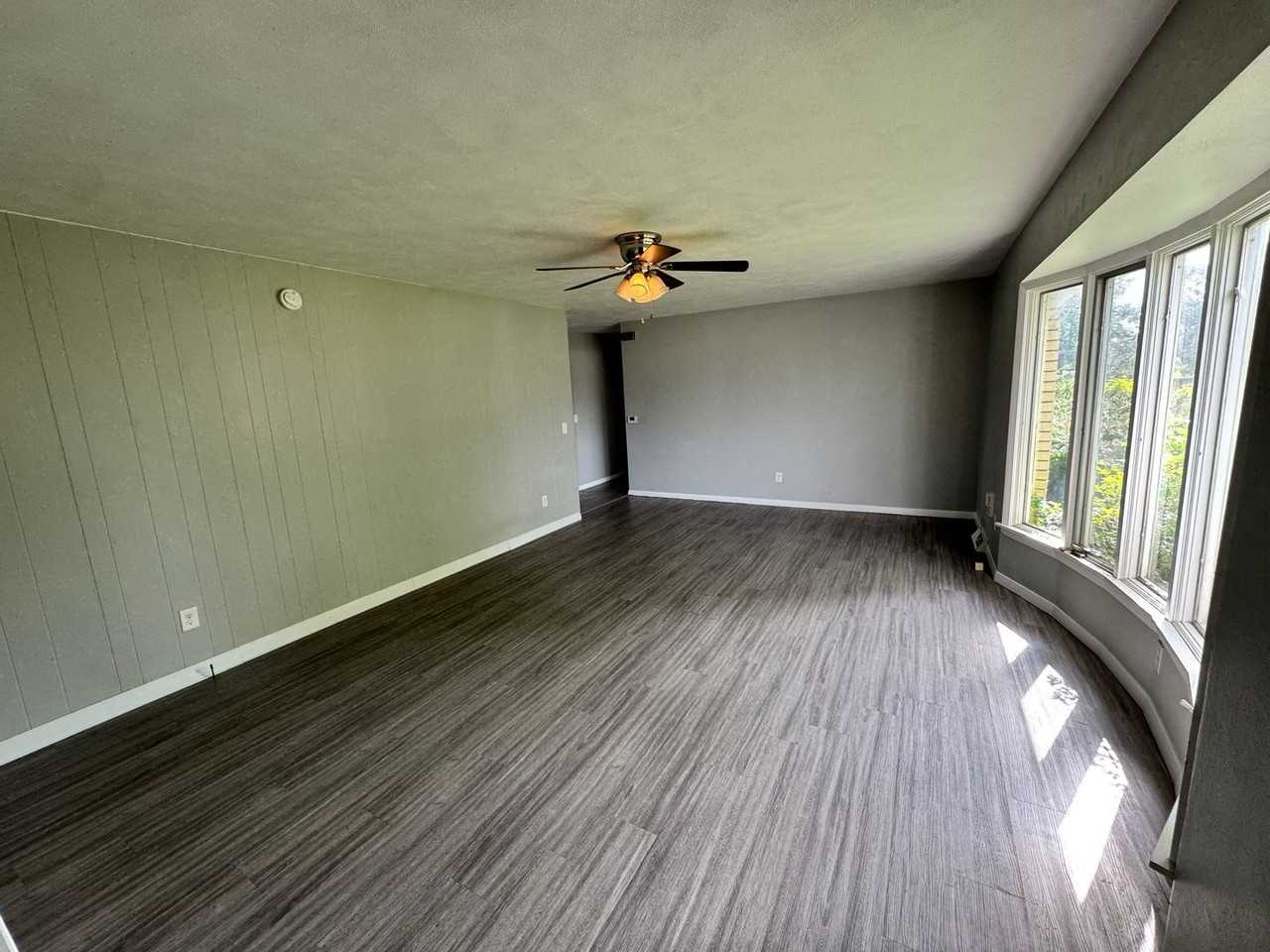 1359 W 53rd St - Photo 4 of 13