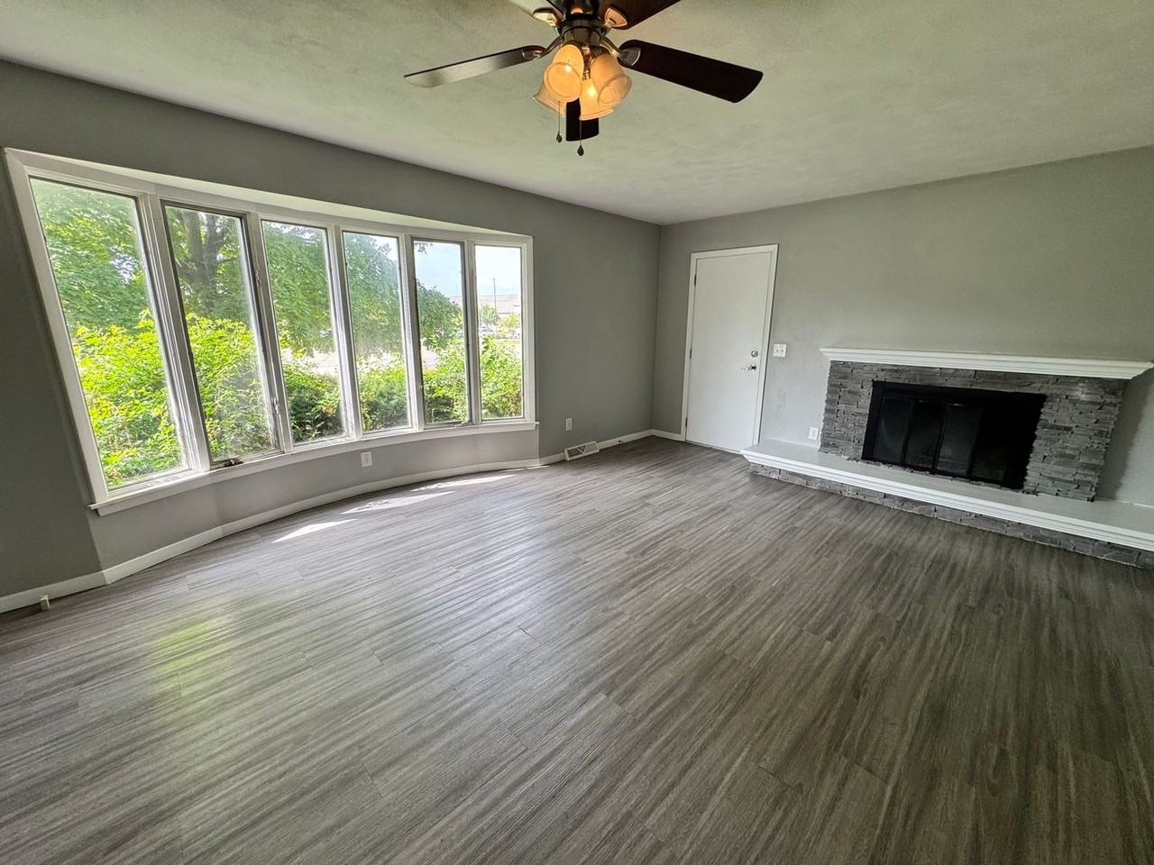 1359 W 53rd St - Photo 5 of 13