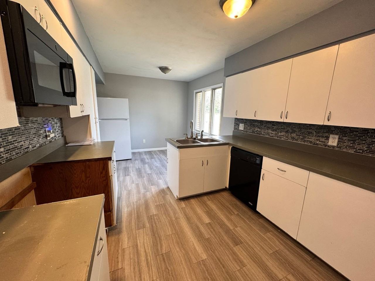 1359 W 53rd St - Photo 6 of 13