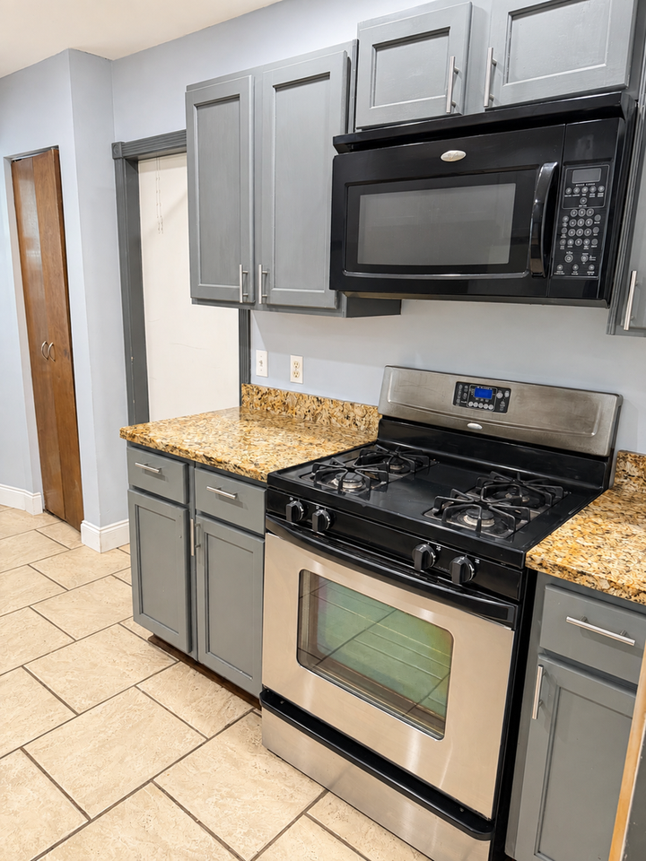 204 Sunnyside Dr - Photo 3 of 17