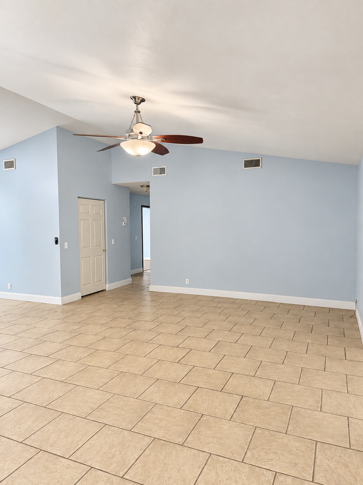 204 Sunnyside Dr - Photo 5 of 17