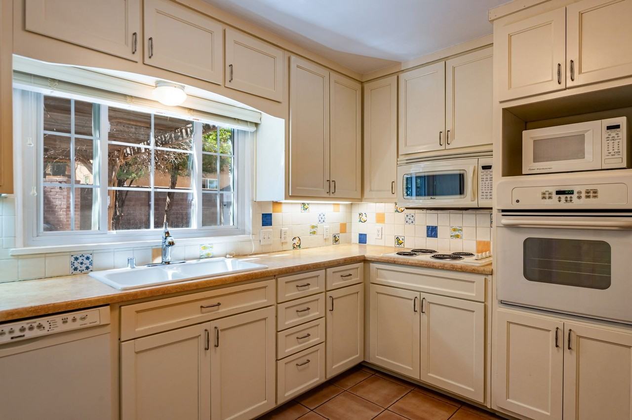 3822 La Hacienda Dr Ne - Photo 4 of 25