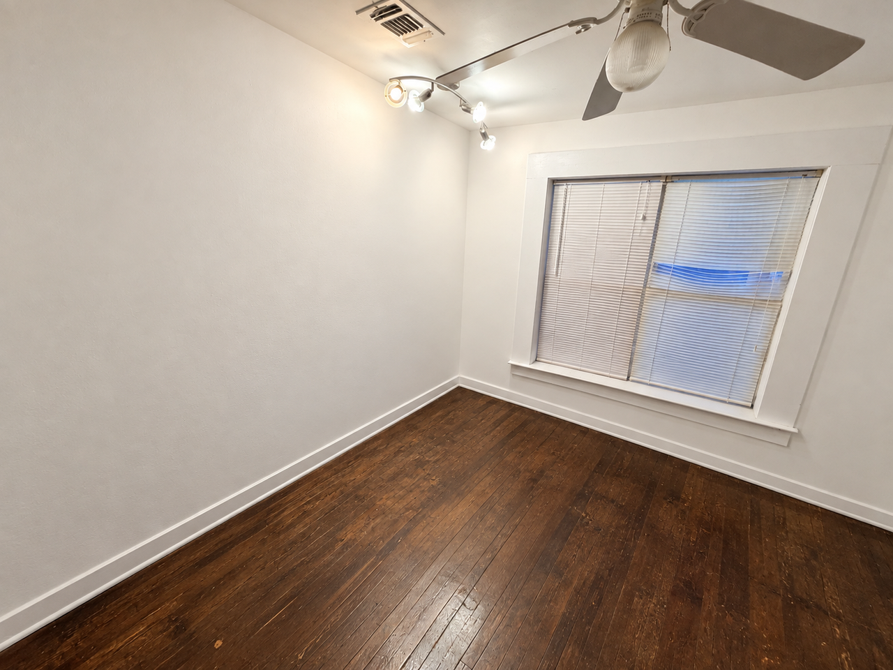 612 Pulliam St - Photo 6 of 24