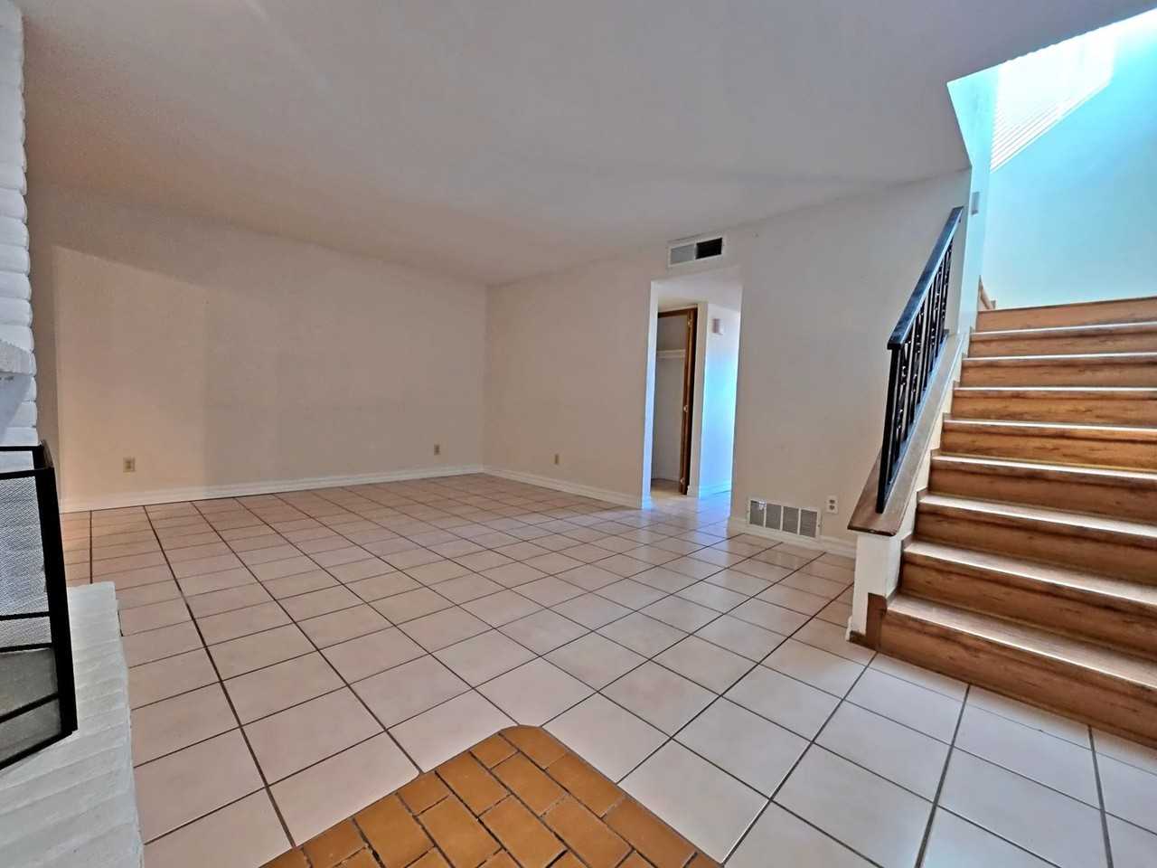 537 W Redd Rd - Photo 3 of 24