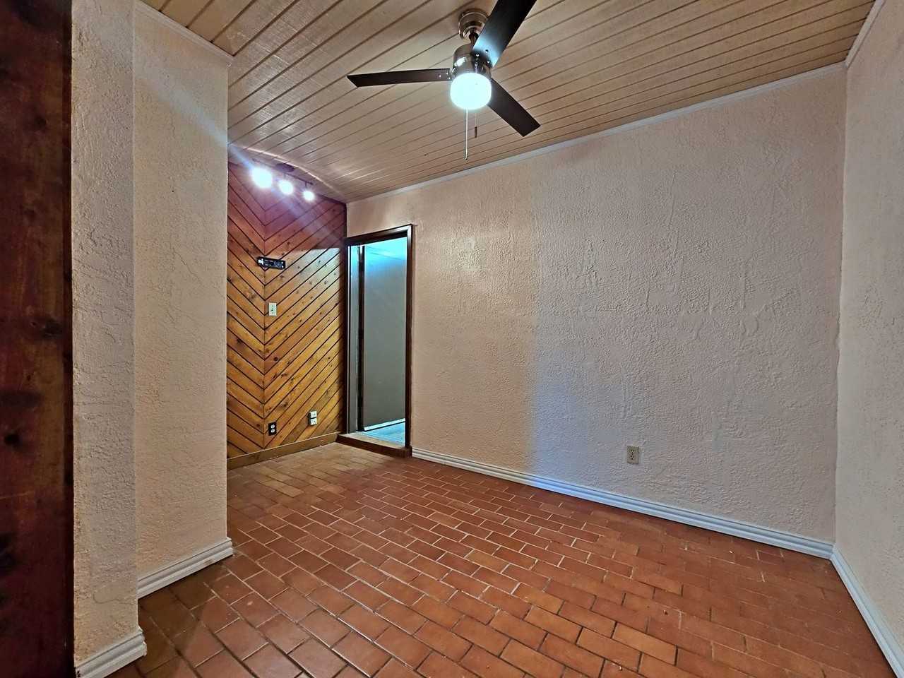 537 W Redd Rd - Photo 6 of 24