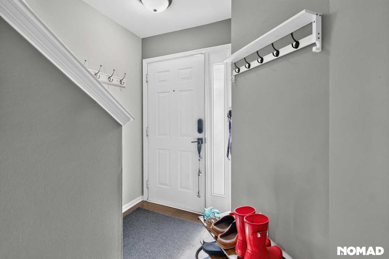 22996 Fontwell Sq - Photo 4 of 32