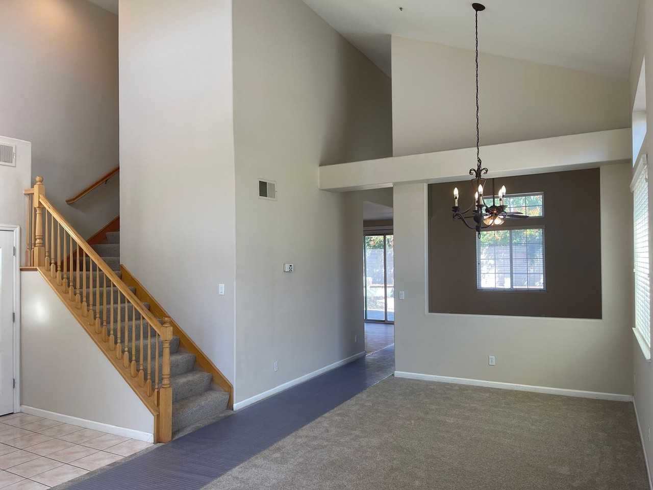 2733 Sunflower Cir - Photo 4 of 44