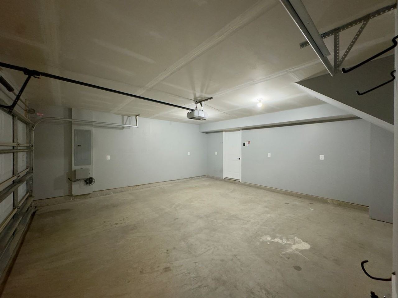 1302 Dickinson Ct - Photo 2 of 34