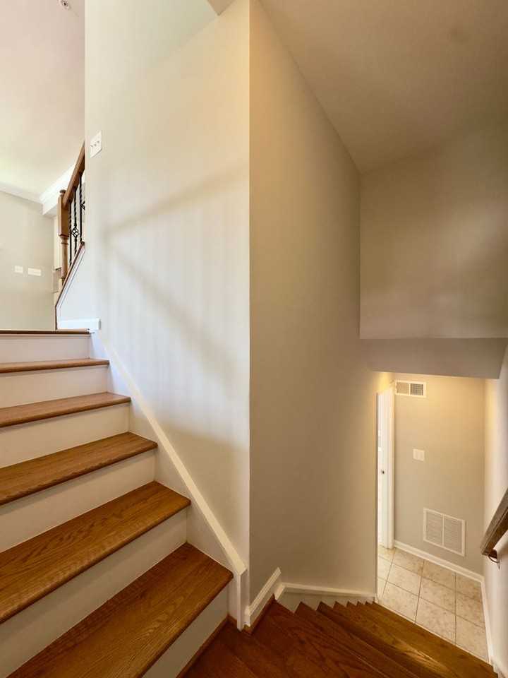 1302 Dickinson Ct - Photo 6 of 34