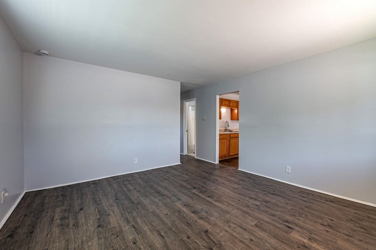 8505 Roma Ave Ne - Photo 4 of 25
