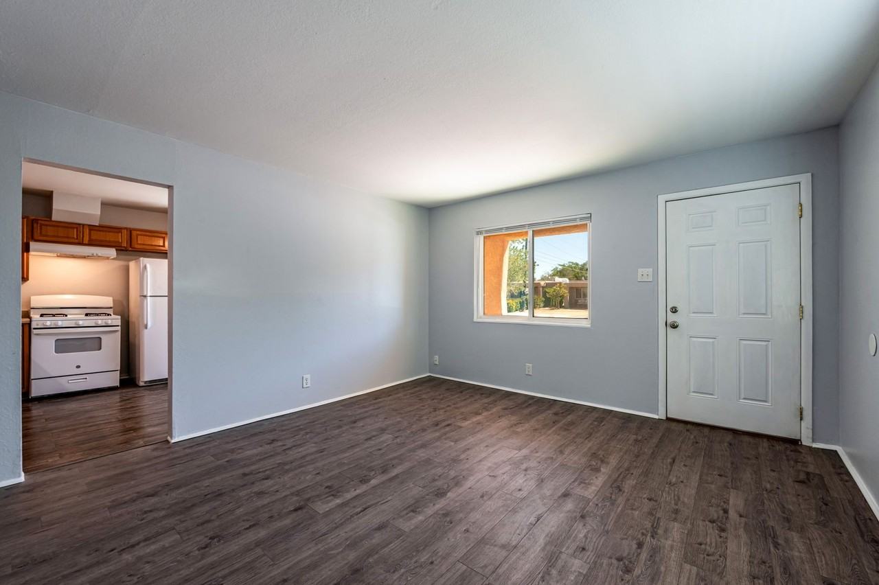 8505 Roma Ave Ne - Photo 5 of 25